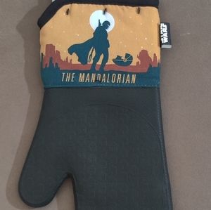 STAR WARS - THE MANDALORIAN Oversized Silicone Oven mitt - NWT